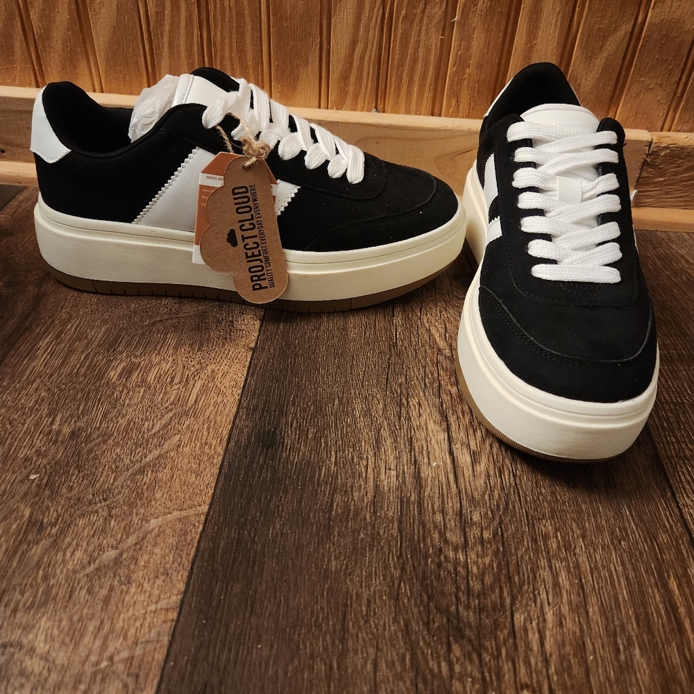 New Project Cloud Nita Sneakers